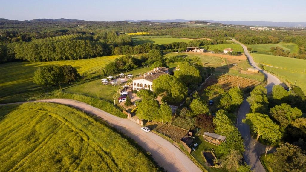 Mas Duc - vista aérea de la masía en Brunyola